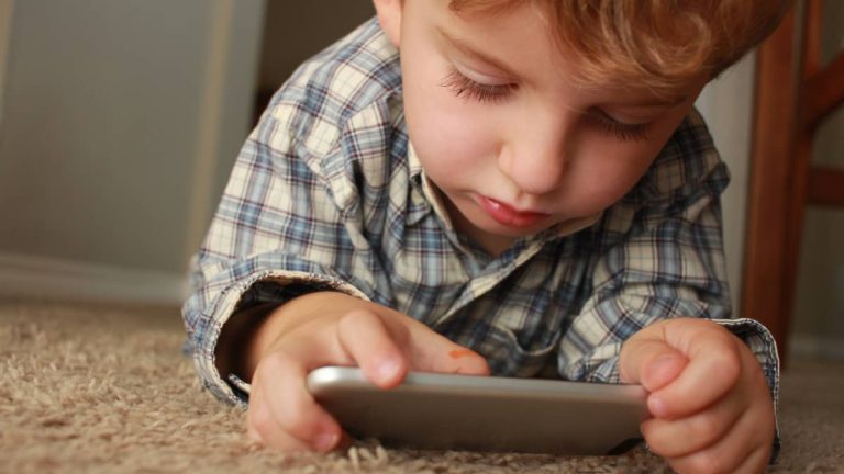 Roditeljsko zanemarivanje i zavisnost od digitalnih uređaja