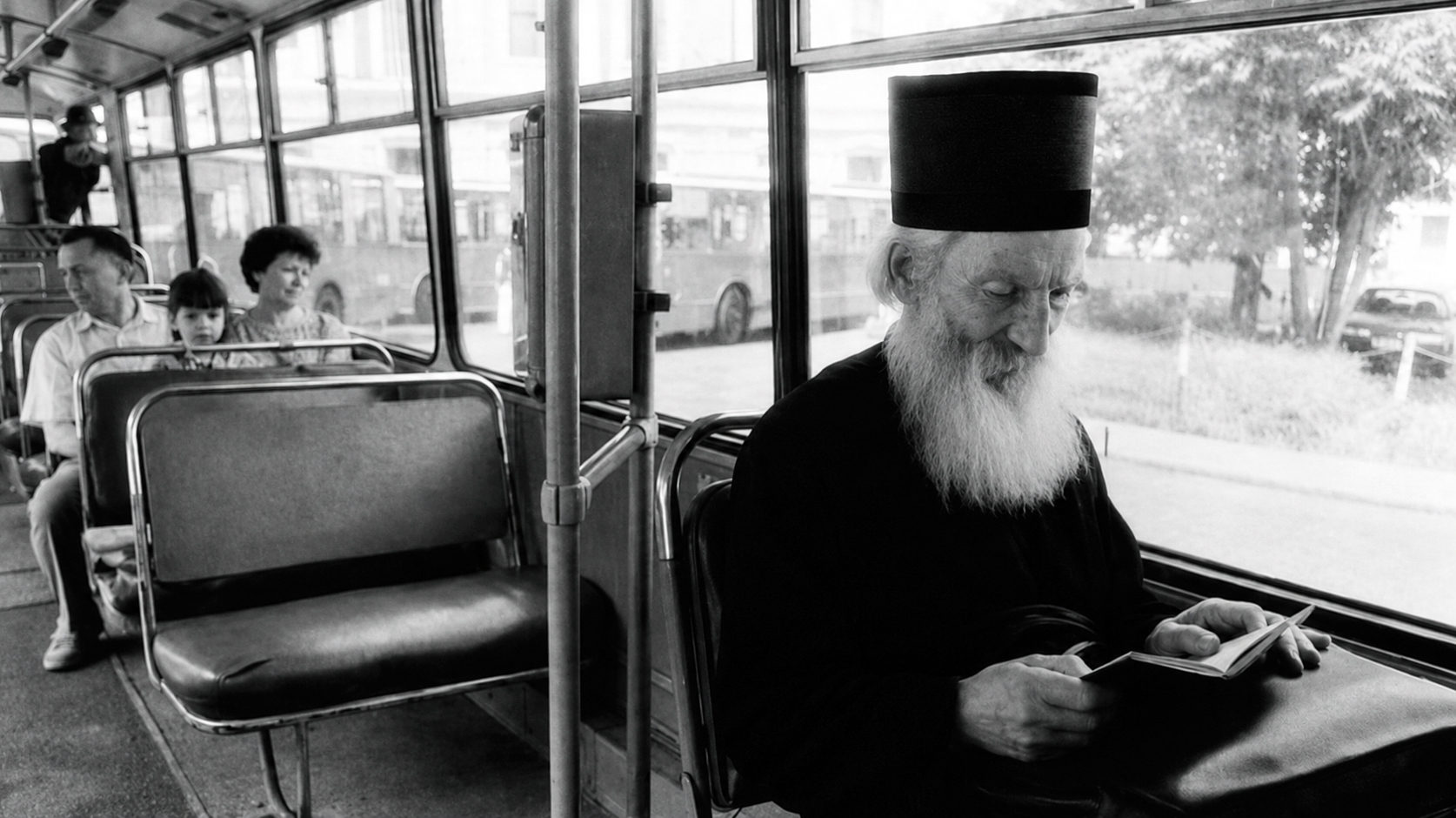 Patrijarh srpski Pavle u autobusu